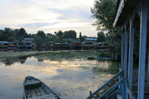 New Shamus Maqbool Group Of Houseboat