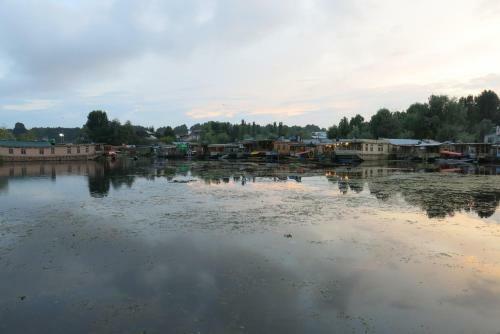 New Shamus Maqbool Group Of Houseboat