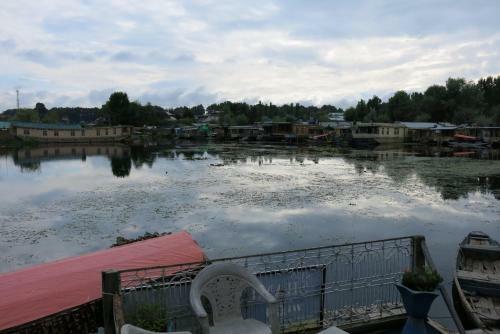 New Shamus Maqbool Group Of Houseboat