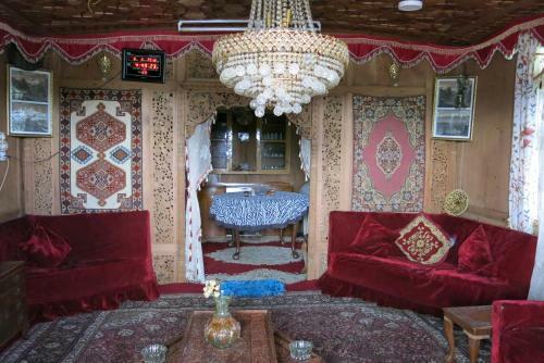 New Shamus Maqbool Group Of Houseboat