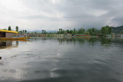 New Shamus Maqbool Group Of Houseboat