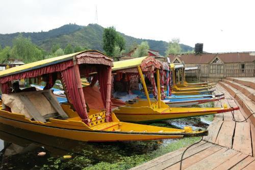 New Shamus Maqbool Group Of Houseboat