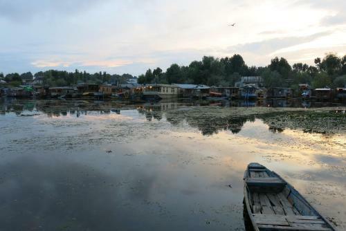 New Shamus Maqbool Group Of Houseboat