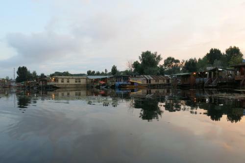 New Shamus Maqbool Group Of Houseboat