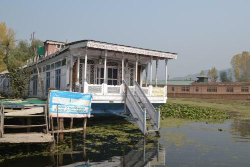 New Shamus Maqbool Group Of Houseboat
