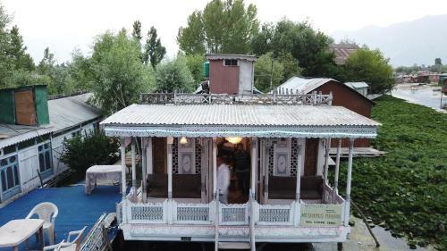 New Shamus Maqbool Group Of Houseboat