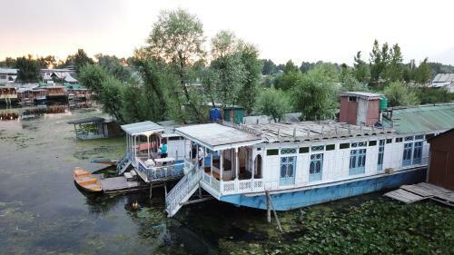 New Shamus Maqbool Group Of Houseboat