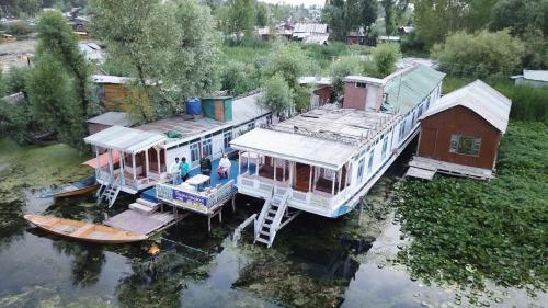 New Shamus Maqbool Group Of Houseboat