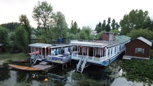 New Shamus Maqbool Group Of Houseboat