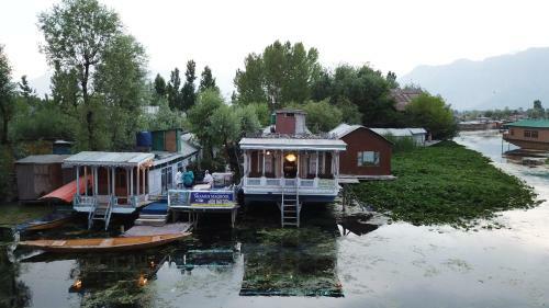 New Shamus Maqbool Group Of Houseboat