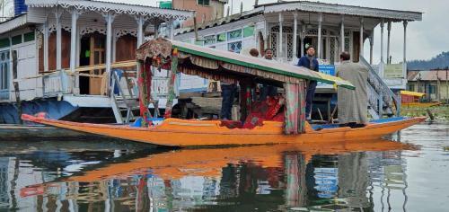 New Shamus Maqbool Group Of Houseboat