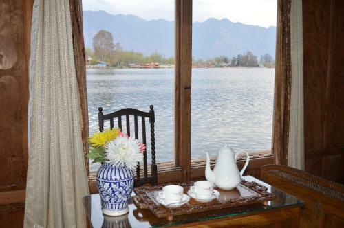 Hotel Wangnoo Heritage Houseboats