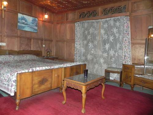 Hotel Shabrose Houseboats