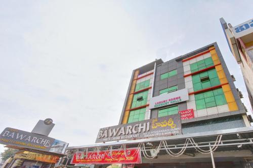 Hotel Oyo 8618 Mourya Grand
