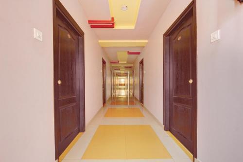 Hotel Oyo 8618 Mourya Grand