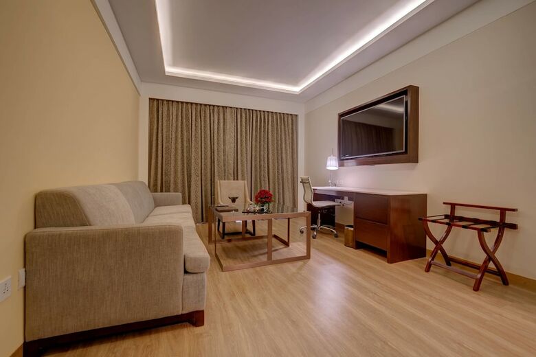 Hotel Courtyard By Marriott Surat