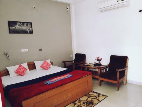 Hotel Narmada Palace