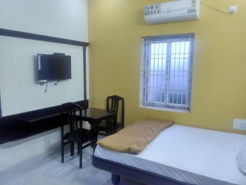 Hotel Gayathri & Lodges