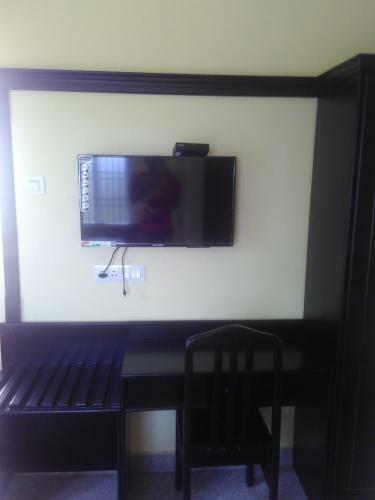 Hotel Gayathri & Lodges