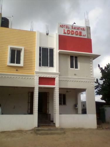 Hotel Gayathri & Lodges