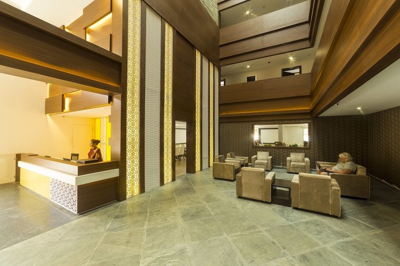 Summit Hampton Hotel