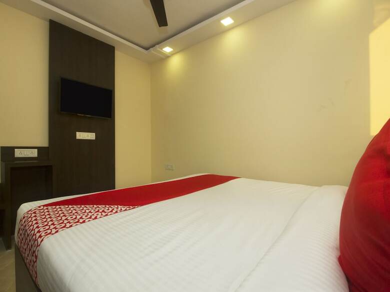 Oyo 17393 Hotel Elite Plaza