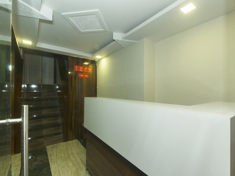 Oyo 17393 Hotel Elite Plaza