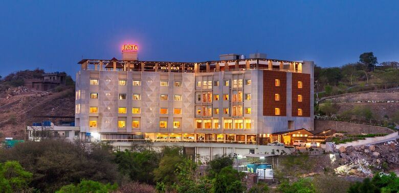 Hotel Justa Sajjangarh Resort & Spa