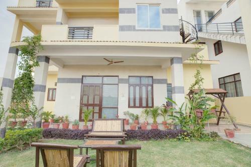 Graceful 3bhk Apartment In Udaipur