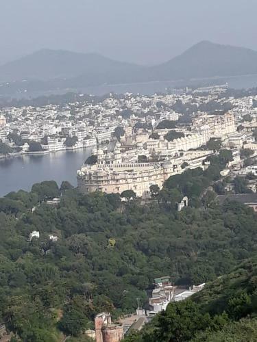 Hotel Shivam Paying Guest House,u