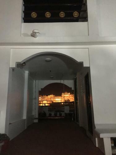 Hotel Shivam Paying Guest House,u