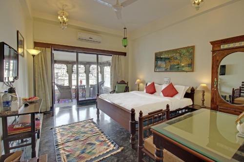 Lake Pichola Hotel