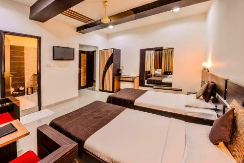 Raghu Mahal Hotel