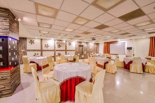 Raghu Mahal Hotel
