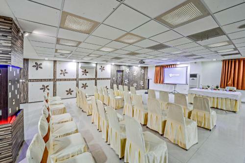 Raghu Mahal Hotel
