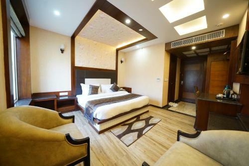 Hotel Square Inn
