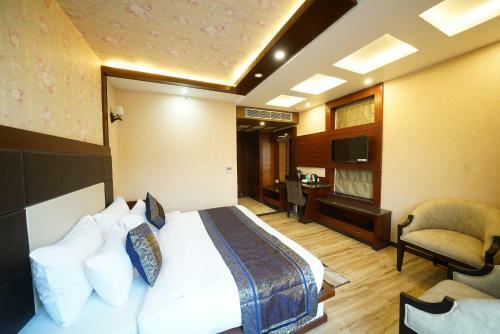 Hotel Square Inn