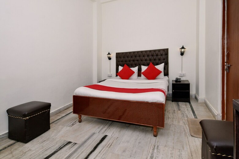 Oyo 12193 Sandhya Hotel