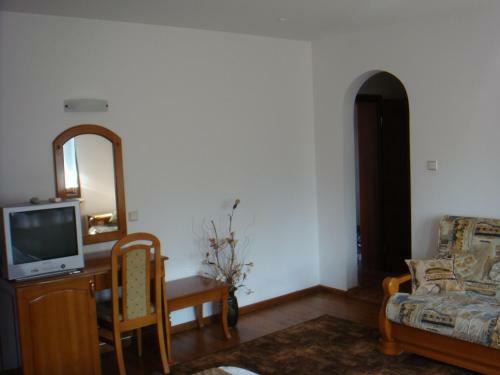 Elegance Hotel