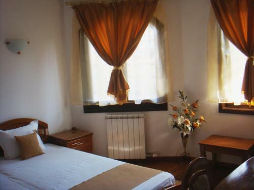 Elegance Hotel