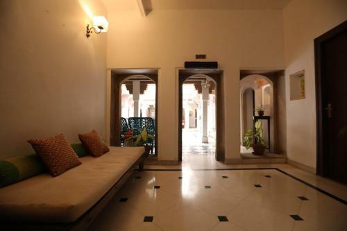Hotel Guleria Kothi