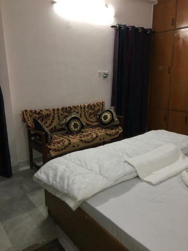 Sanket Sood Bed And Breakfast Varanasi