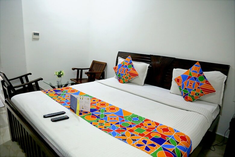 Hotel Fabexpress Essvee Mg Road Vijayawada