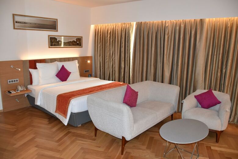 Hotel Novotel Vijayawada Varun