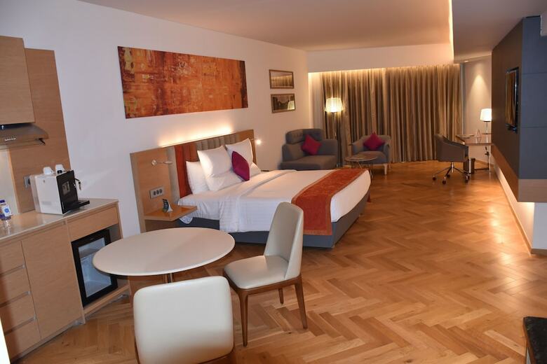 Hotel Novotel Vijayawada Varun