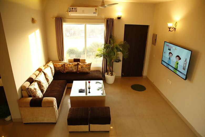 Hotel Anandam Clarks Inn Suites Vrindavan