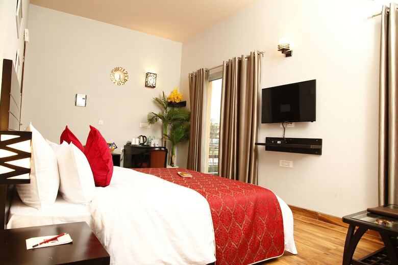 Hotel Anandam Clarks Inn Suites Vrindavan