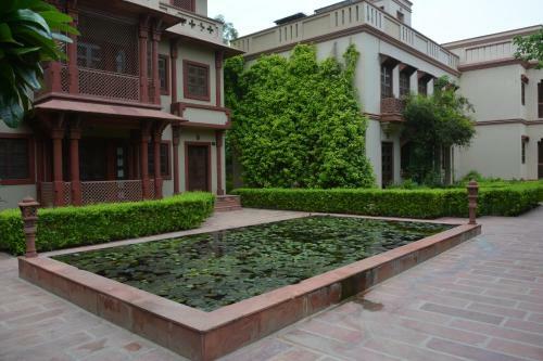 Hotel Mvt Guesthouse & Restaurant