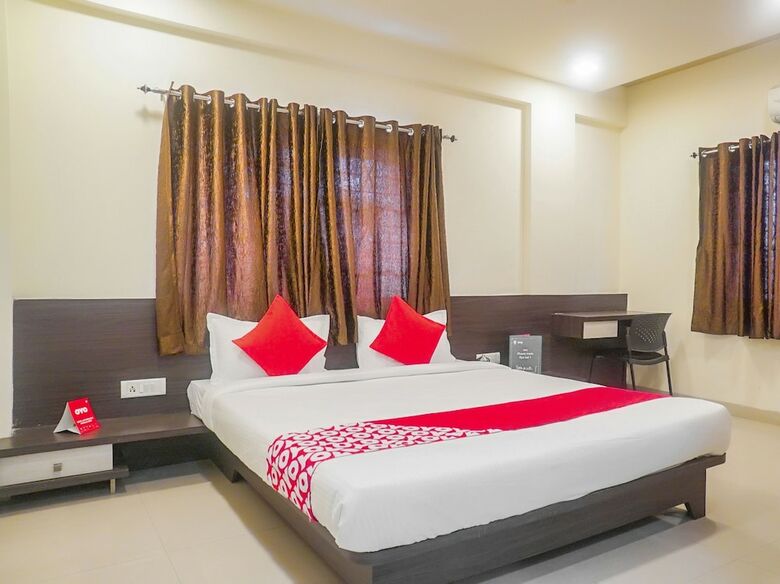 Oyo 13583 Hotel Paradise Inn