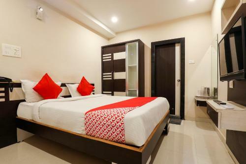 Oyo 9804 Hotel Sr Residency